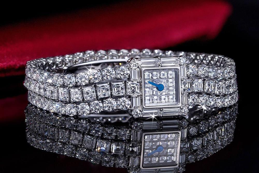 Rihanna đeo đồng hồ 400.000 đô la Mỹ vào chân-5