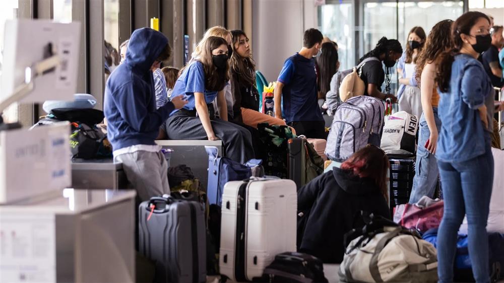 30 hành khách ngã ngửa khi bị hãng hàng không bỏ rơi tại sân bay-1