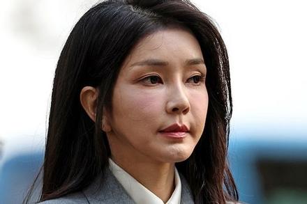 Chuyên gia nhận định gương mặt không tuổi của Đệ nhất phu nhân Hàn Quốc