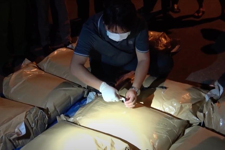 Người vợ khóc nghẹn khi chồng vướng vòng lao lý vì 3 triệu đồng-4