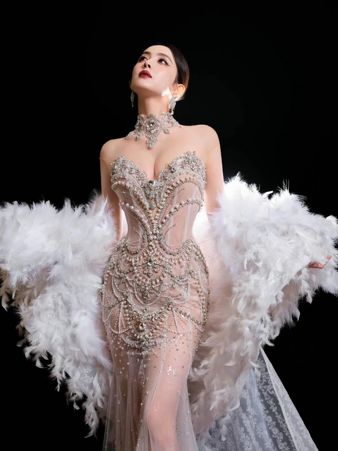 Cổ Lực Na Trát chiếm sóng MXH xứ Trung với váy của NTK Việt Nam-2