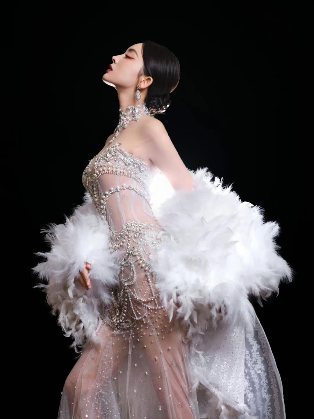 Cổ Lực Na Trát chiếm sóng MXH xứ Trung với váy của NTK Việt Nam-1