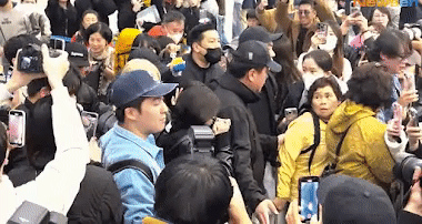 Cảnh tượng hỗn loạn ở sân bay khi BlackPink về Hàn Quốc-3