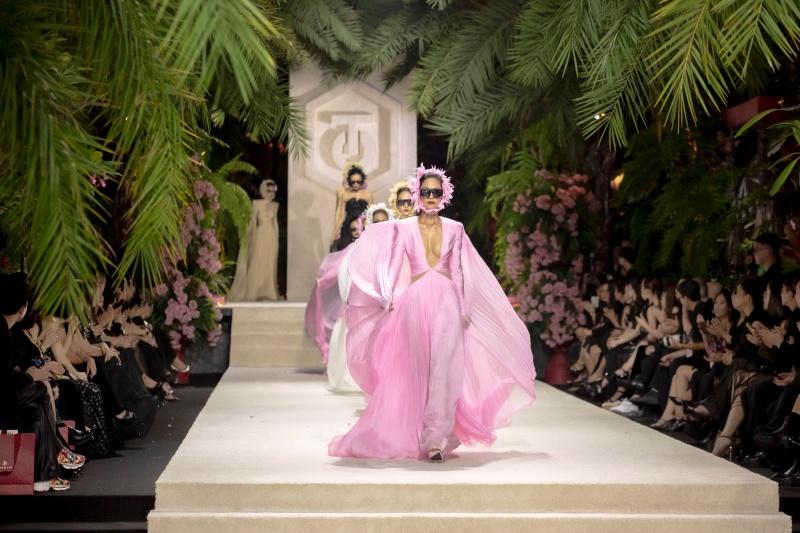 Dàn hậu đình đám Vbiz lăng xê bộ sưu tập mới nhất của Công Trí-9