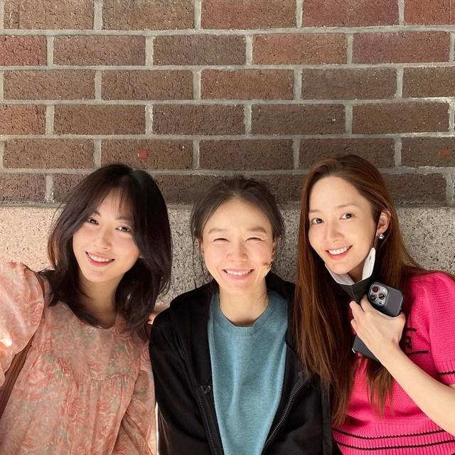 Giảm còn 37kg nhưng Park Min Young vẫn sở hữu làn da căng mịn đầy sức sống và đây chính là bí quyết-4