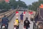 Tranh cãi nhóm phụ nữ nhảy múa giữa cầu gây ùn tắc giao thông ở Thái Nguyên