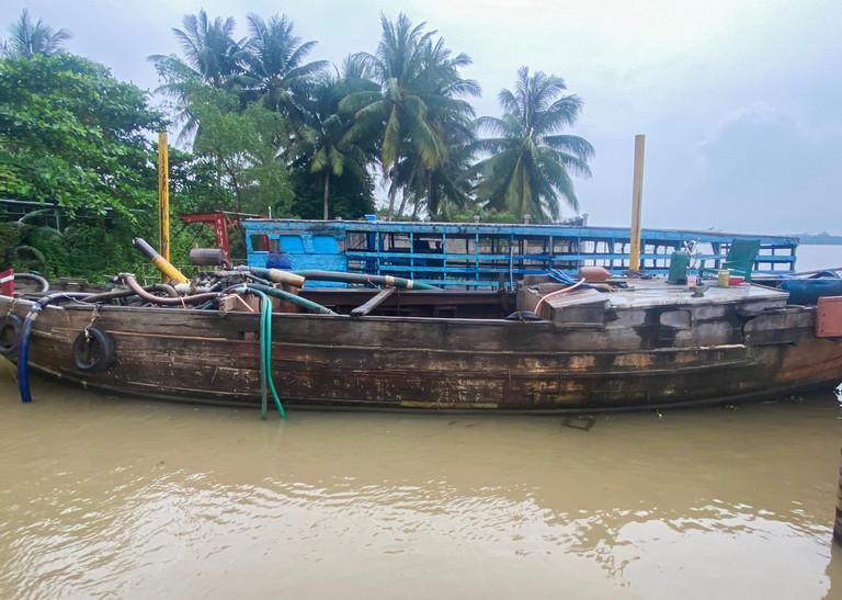 Bắt 2 nghi phạm trong vụ đại úy công an đứt lìa hai chân khi bắt cát tặc-1