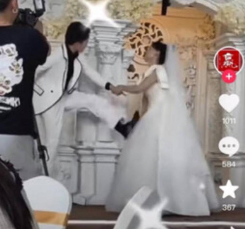 Biết cô dâu mang thai, chú rể tức giận đá vào người vì nghĩ bị phản bội, sự thật phía sau khiến dân mạng tức giận-1