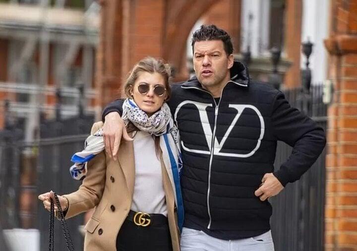 Chuyện tình tai tiếng của sao bóng đá: Người trăng hoa, kẻ giật bồ đồng nghiệp-4