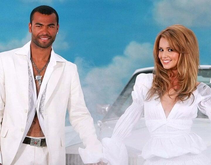 Chuyện tình tai tiếng của sao bóng đá: Người trăng hoa, kẻ giật bồ đồng nghiệp-10