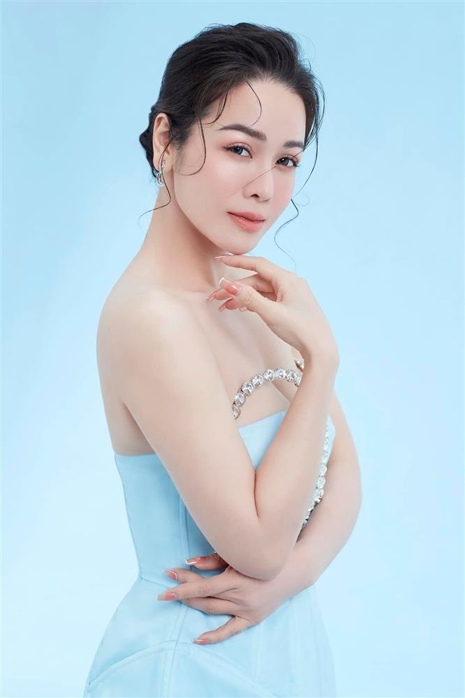 Nhật Kim Anh diện váy cúp tôn vòng 1, gợi cảm nhất từ trước đến nay?-5