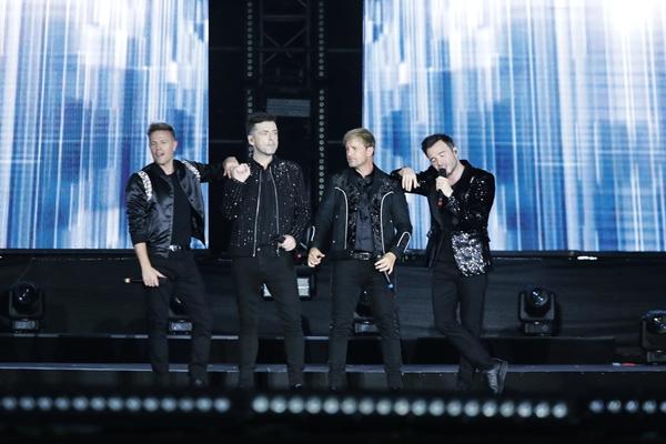 Show Westlife: Đẳng cấp sao quốc tế nhưng Ban Tổ chức nghiệp dư, tai tiếng?-1