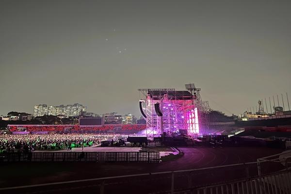 Show Westlife: Đẳng cấp sao quốc tế nhưng Ban Tổ chức nghiệp dư, tai tiếng?-7