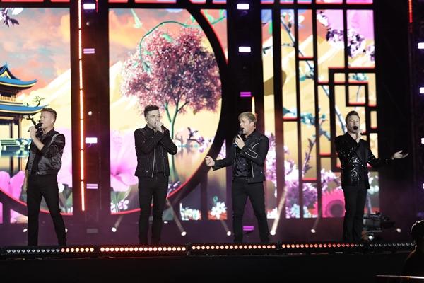 Show Westlife: Đẳng cấp sao quốc tế nhưng Ban Tổ chức nghiệp dư, tai tiếng?-10