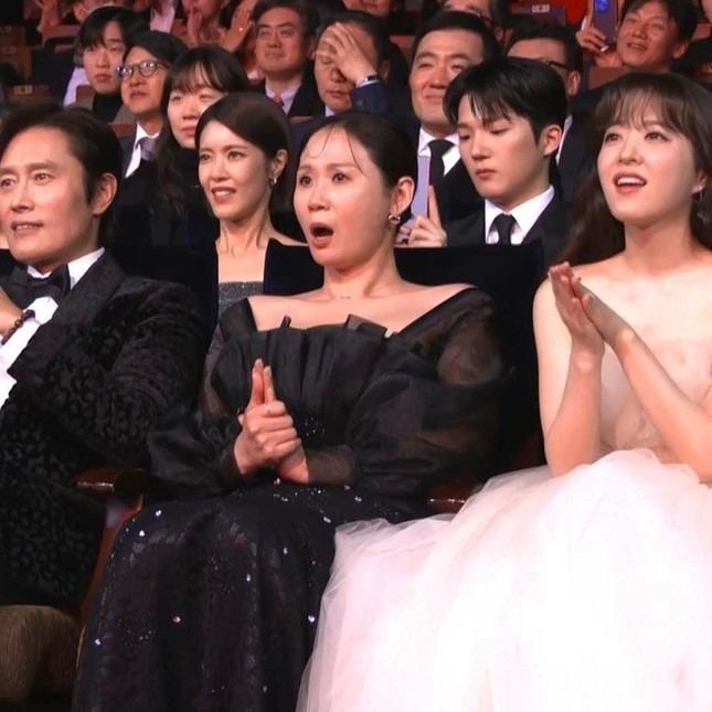 Màn trình diễn khiến dàn sao Hàn Quốc há hốc miệng ở lễ trao giải-1