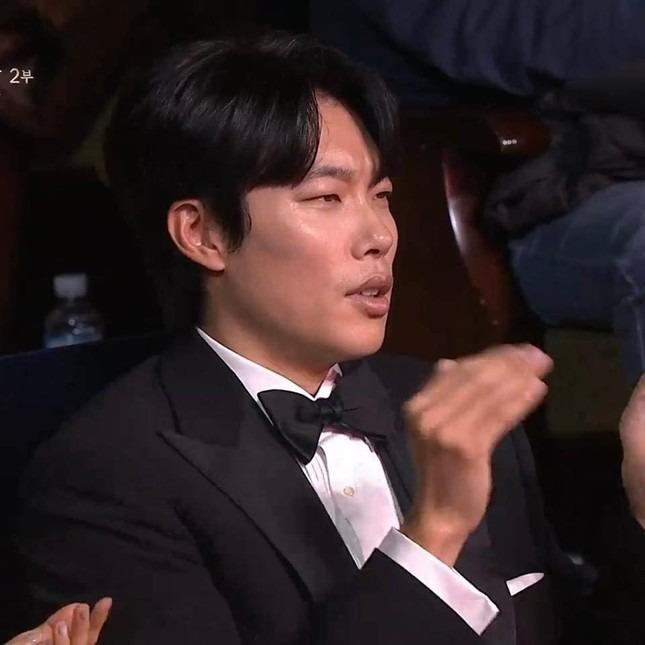 Màn trình diễn khiến dàn sao Hàn Quốc há hốc miệng ở lễ trao giải-3