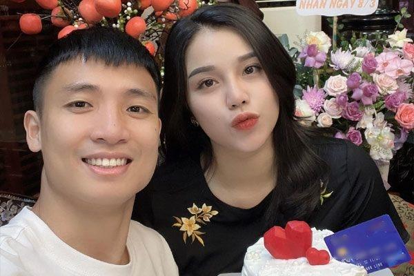 Hội cầu thủ chăm người yêu: Bùi Tiến Dũng tặng quà cả tỷ đồng, ting ting nhiều số 0-1