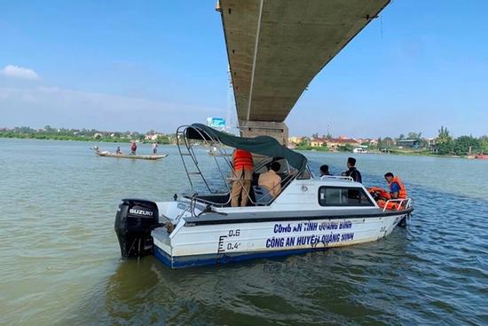 Nam thanh niên nhảy cầu, để lại lời nhắn 'con là một đứa thất bại'