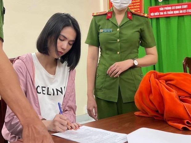 Tài khoản mạng xã hội của Ngọc Trinh có động thái lạ, clip lái xe gây tranh cãi cũng bay màu-4