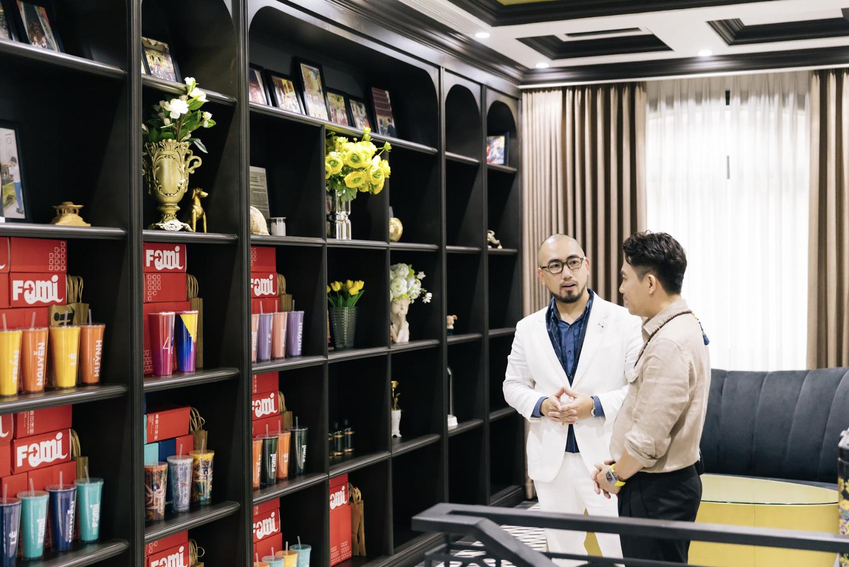 Căn phòng xa hoa lần đầu được chia sẻ trong biệt thự ở tạm của đại gia Minh Nhựa-18