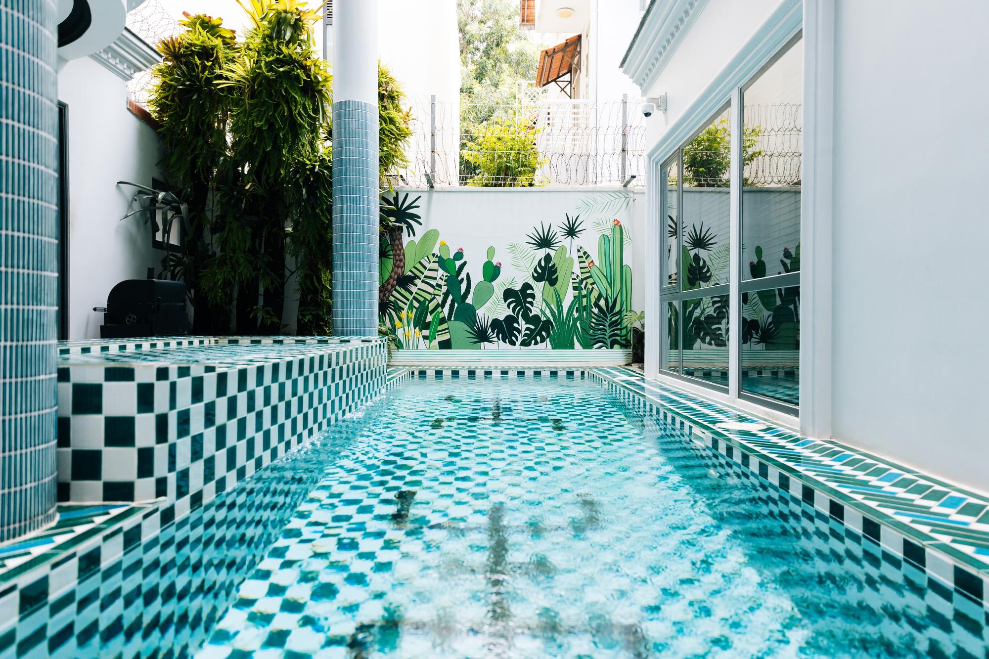 Căn phòng xa hoa lần đầu được chia sẻ trong biệt thự ở tạm của đại gia Minh Nhựa-8