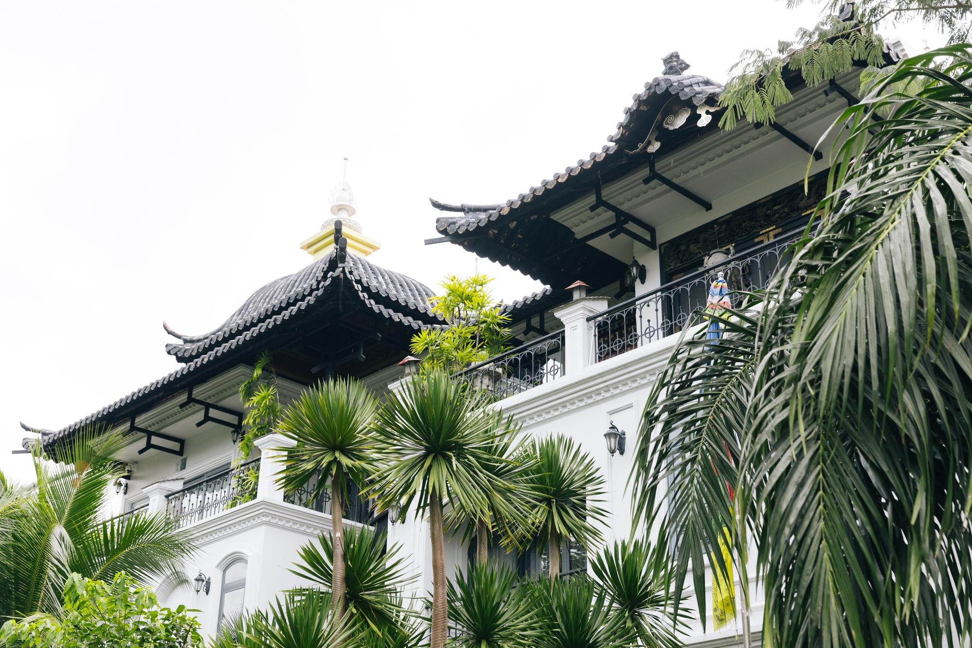 Căn phòng xa hoa lần đầu được chia sẻ trong biệt thự ở tạm của đại gia Minh Nhựa-1