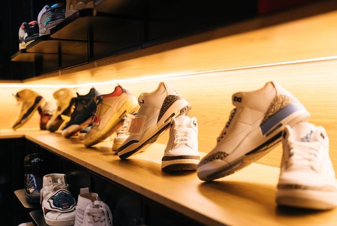 Căn phòng xa hoa lần đầu được chia sẻ trong biệt thự ở tạm của đại gia Minh Nhựa-16