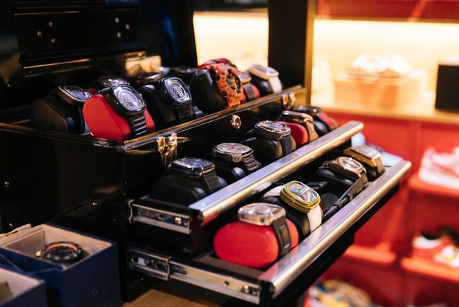 Căn phòng xa hoa lần đầu được chia sẻ trong biệt thự ở tạm của đại gia Minh Nhựa-17