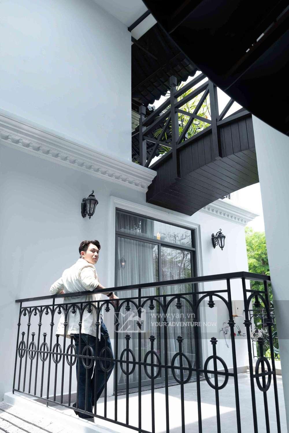 Căn phòng xa hoa lần đầu được chia sẻ trong biệt thự ở tạm của đại gia Minh Nhựa-4