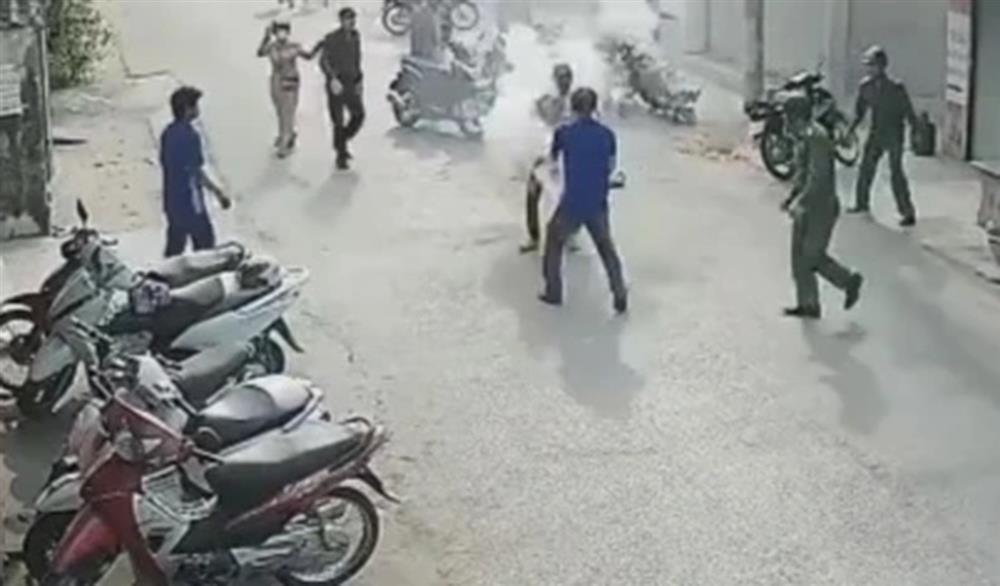 Chồng tẩm xăng rồi ôm vợ tự thiêu-1