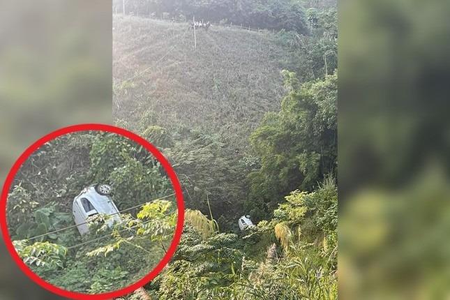 Ô tô mất lái, lao xuống vực sâu ở Sơn La-1