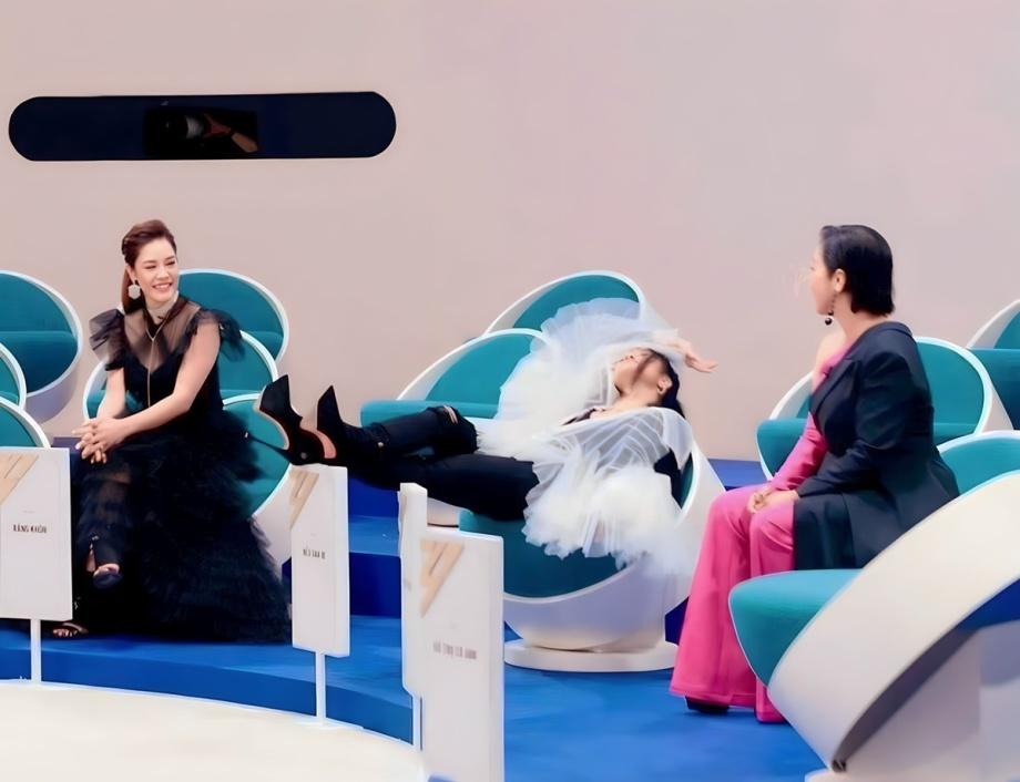 Vì sao cùng tham gia Chị Đẹp, Hồng Nhung - Quỳnh Nga vướng tranh cãi, Diệp Lâm Anh được lòng fan?-2