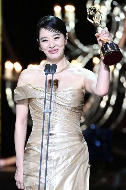 Nữ diễn viên lên Top 1 tìm kiếm vì quá trẻ đẹp bất ngờ nói lời từ giã-3