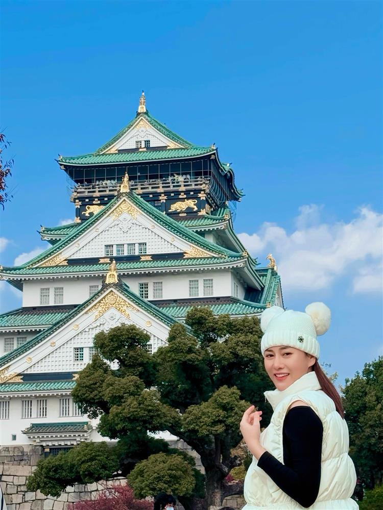 Phương Oanh lần đầu lộ diện cùng Shark Bình khi mang thai đôi, vóc dáng bà bầu 4 tháng khiến fan ngạc nhiên-7