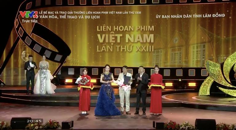 Đất rừng phương Nam trắng tay, Nguyễn Quang Dũng nhận giải thay Bùi Lan Hương-4