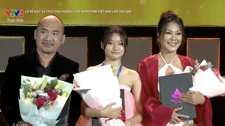 Đất rừng phương Nam trắng tay, Nguyễn Quang Dũng nhận giải thay Bùi Lan Hương-8