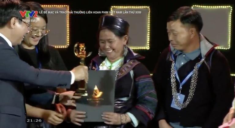 Đất rừng phương Nam trắng tay, Nguyễn Quang Dũng nhận giải thay Bùi Lan Hương-11