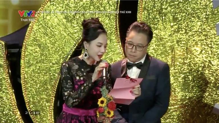 Đất rừng phương Nam trắng tay, Nguyễn Quang Dũng nhận giải thay Bùi Lan Hương-9