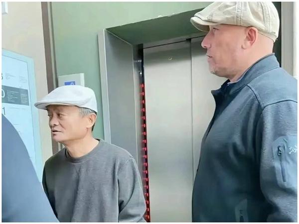 Cộng đồng mạng xôn xao trước diện mạo hom hem, tóc bạc trắng của tỷ phú Jack Ma-1