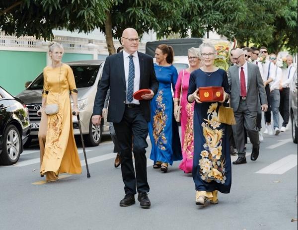 Giám đốc Hà Lan đem 7 tráp lễ tới rước cô gái Hải Phòng, một chi tiết thú vị hút 13 triệu views-1