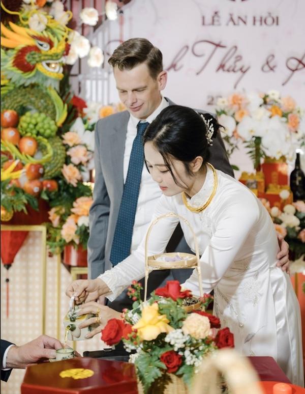 Giám đốc Hà Lan đem 7 tráp lễ tới rước cô gái Hải Phòng, một chi tiết thú vị hút 13 triệu views-5