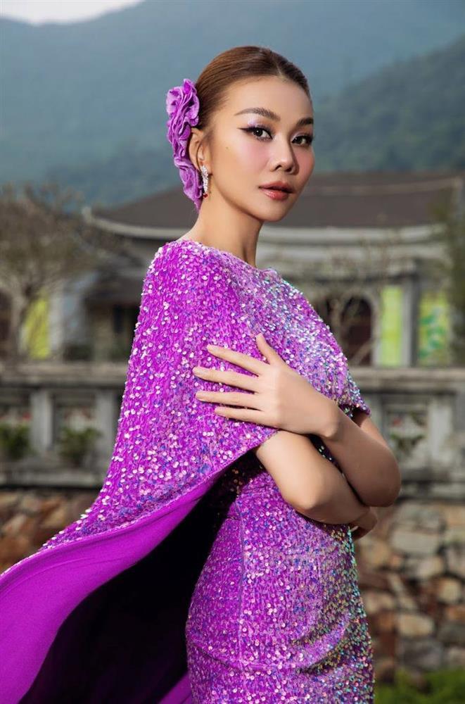 Hậu đám cưới, siêu mẫu Thanh Hằng làm vedette, catwalk thần thái tại Yên Tử-2