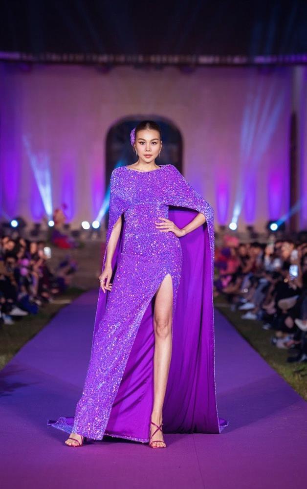 Hậu đám cưới, siêu mẫu Thanh Hằng làm vedette, catwalk thần thái tại Yên Tử-3