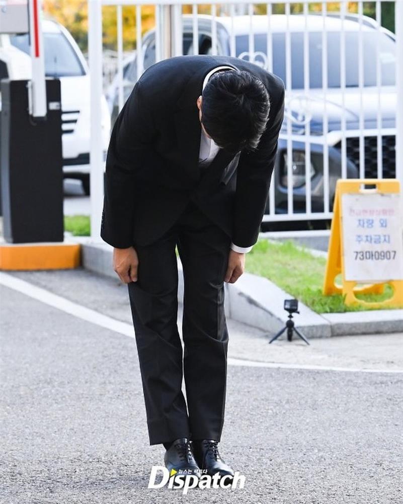 Mỹ nhân khiến G-Dragon bị khởi tố, tài tử Ký Sinh Trùng mất sự nghiệp-4