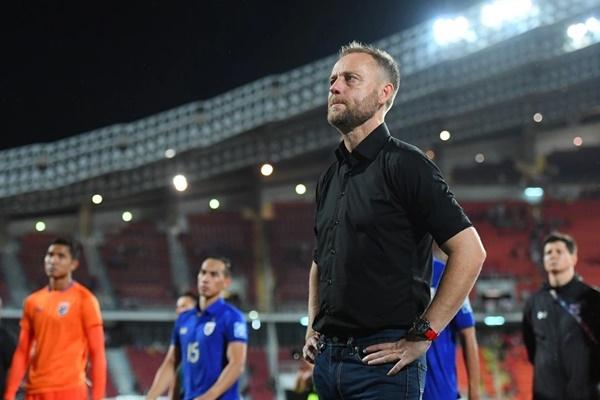 HLV đội TPHCM từ chối bình luận chuyện của HLV Park và Polking-4