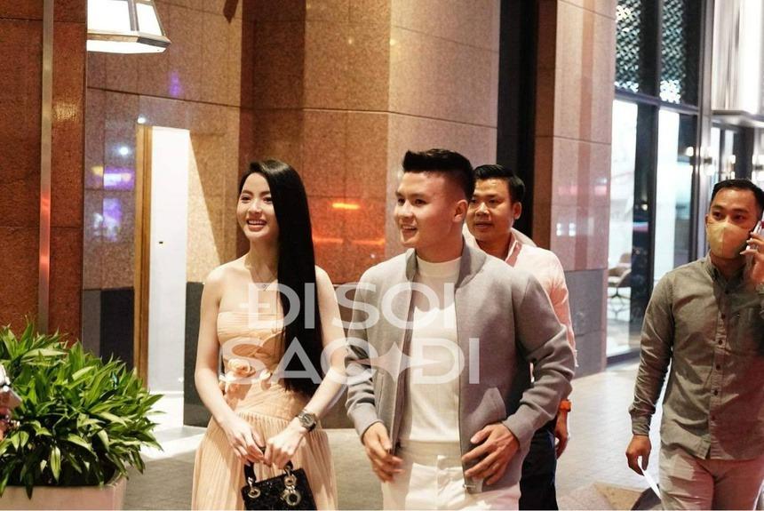 Quang Hải không nắm tay Chu Thanh Huyền khi dự đám cưới Hậu My nhưng công khai gọi bằng 2 từ đặc biệt-3