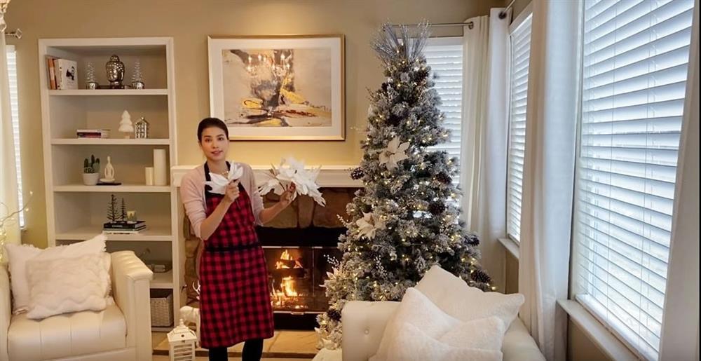 Hoa hậu Phạm Hương khoe khéo loạt hàng hiệu đắt tiền và ở biệt thự sang chảnh-6