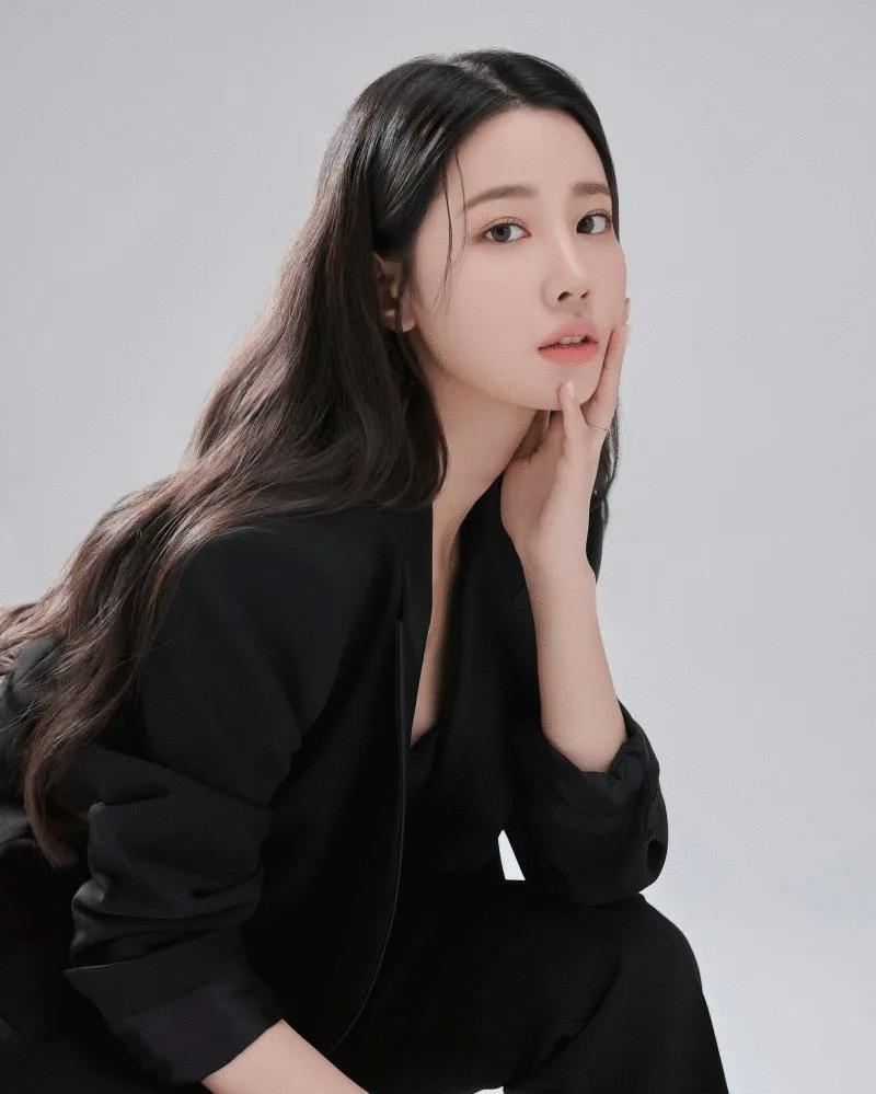 Nữ diễn viên đình đám xác nhận hẹn hò doanh nhân hơn tuổi từng lọt vào danh sách của Forbes-1