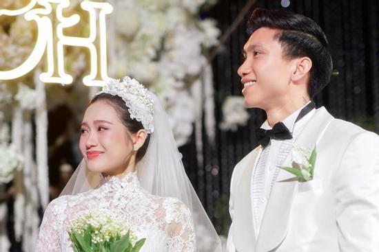 Doãn Hải My liên tục khóc vì xúc động trong lễ cưới