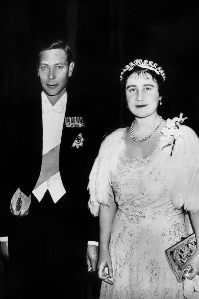 Hơn 1 thập kỷ làm dâu hoàng gia, Công nương Kate chỉ đội 4 chiếc vương miện-2